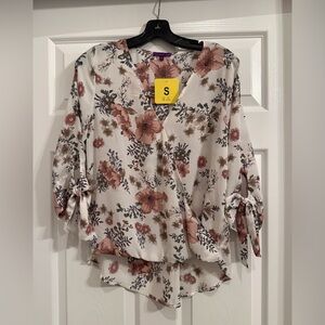 West Kei Floral White floral blouse. Size Small. New with tag.